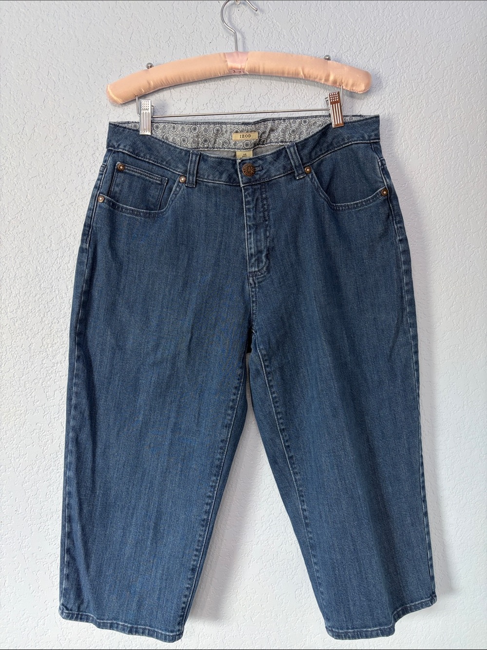 Izod Women's Mid-rise Capri Jeans in Classic Wash size 14
